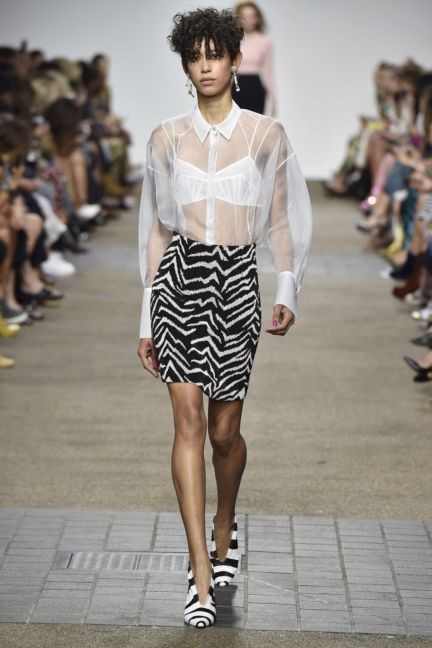 unique_sept_16_runway0028
