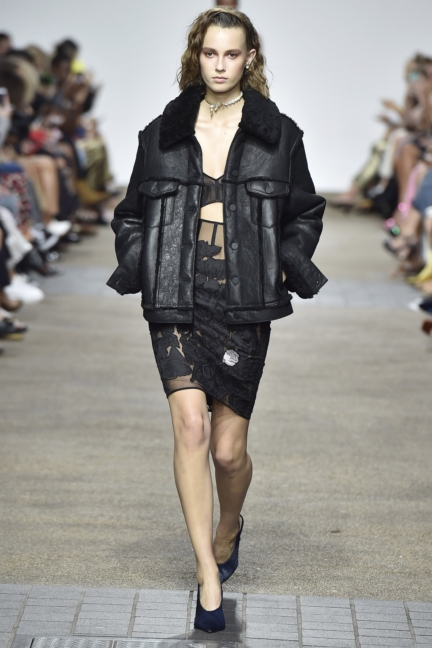 unique_sept_16_runway0030