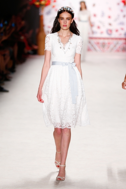 ss-2016_fashion-week-berlin_de_lena-hoschek_56136
