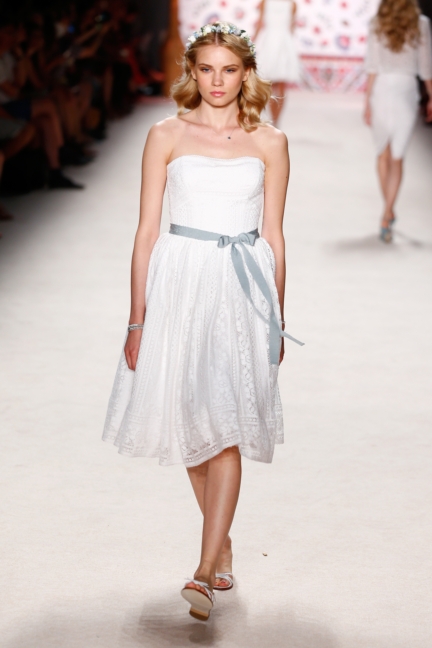 ss-2016_fashion-week-berlin_de_lena-hoschek_56138