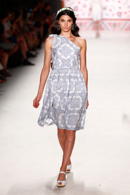 ss-2016_fashion-week-berlin_de_lena-hoschek_56140