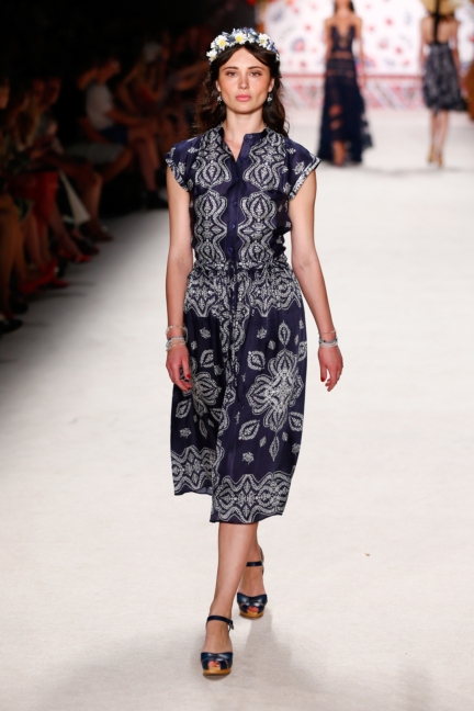 ss-2016_fashion-week-berlin_de_lena-hoschek_56143