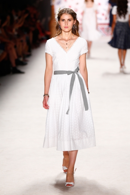 ss-2016_fashion-week-berlin_de_lena-hoschek_56146