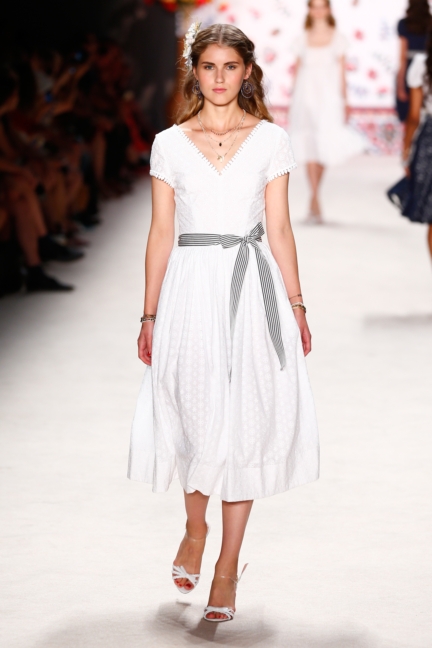 ss-2016_fashion-week-berlin_de_lena-hoschek_56147