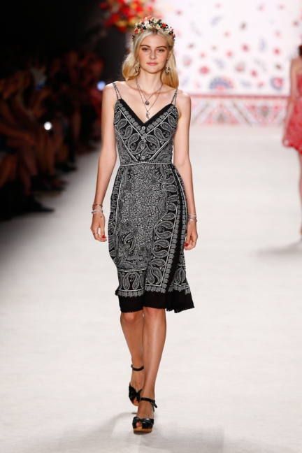ss-2016_fashion-week-berlin_de_lena-hoschek_56154