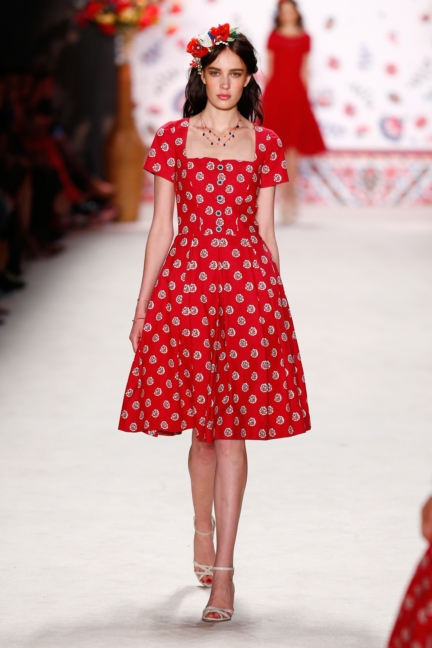 ss-2016_fashion-week-berlin_de_lena-hoschek_56159