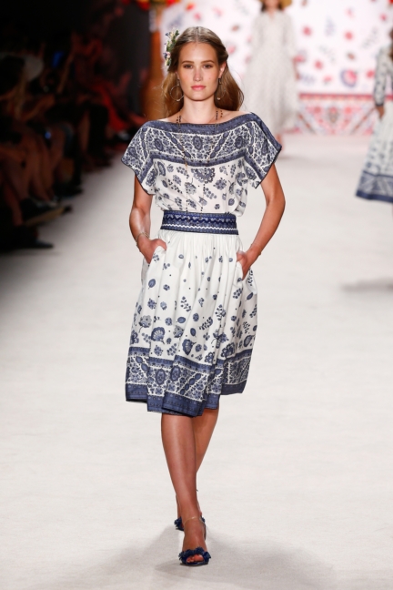 ss-2016_fashion-week-berlin_de_lena-hoschek_56171