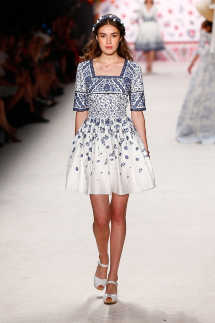 ss-2016_fashion-week-berlin_de_lena-hoschek_56173