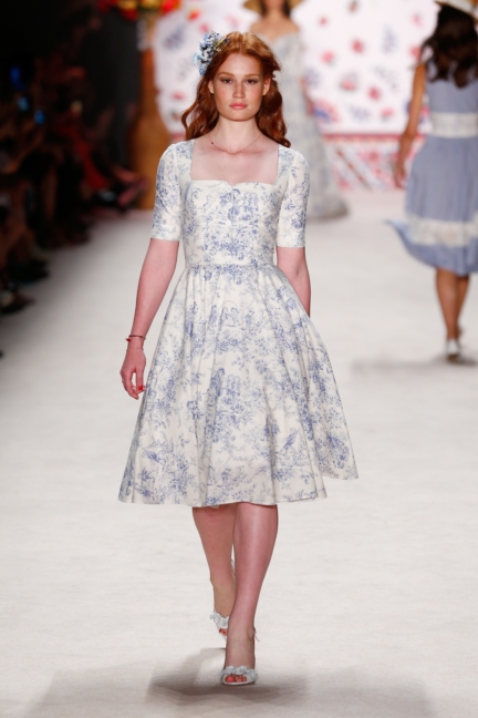 ss-2016_fashion-week-berlin_de_lena-hoschek_56175