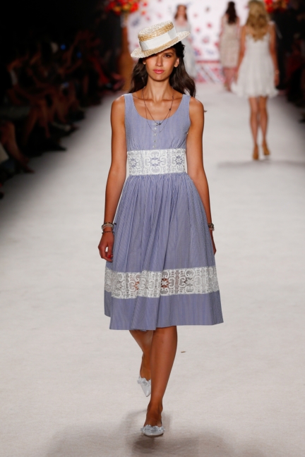 ss-2016_fashion-week-berlin_de_lena-hoschek_56176