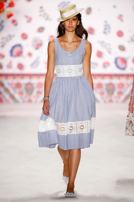 ss-2016_fashion-week-berlin_de_lena-hoschek_56177