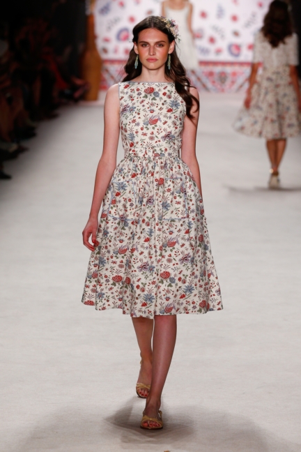 ss-2016_fashion-week-berlin_de_lena-hoschek_56179