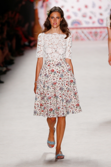 ss-2016_fashion-week-berlin_de_lena-hoschek_56180