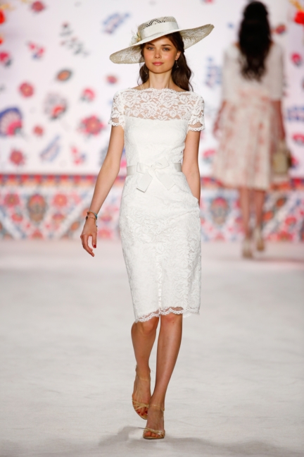 ss-2016_fashion-week-berlin_de_lena-hoschek_56182
