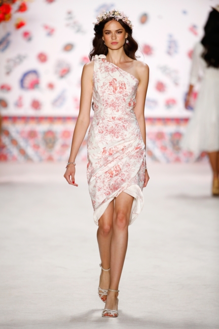 ss-2016_fashion-week-berlin_de_lena-hoschek_56184