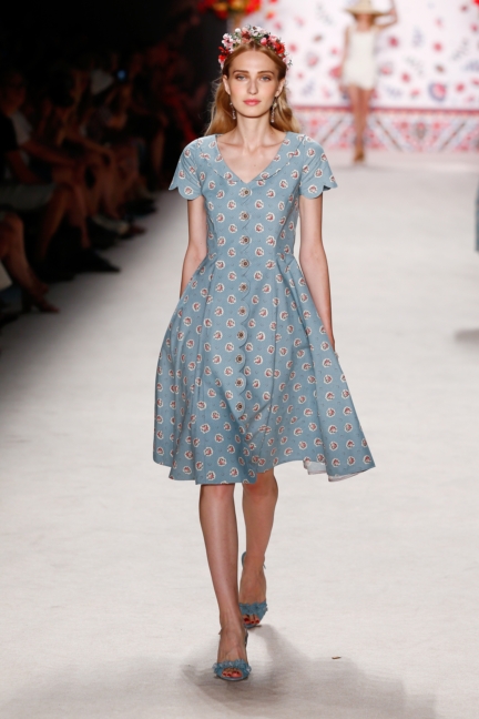 ss-2016_fashion-week-berlin_de_lena-hoschek_56188