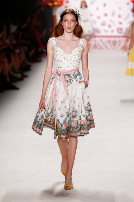 ss-2016_fashion-week-berlin_de_lena-hoschek_56193