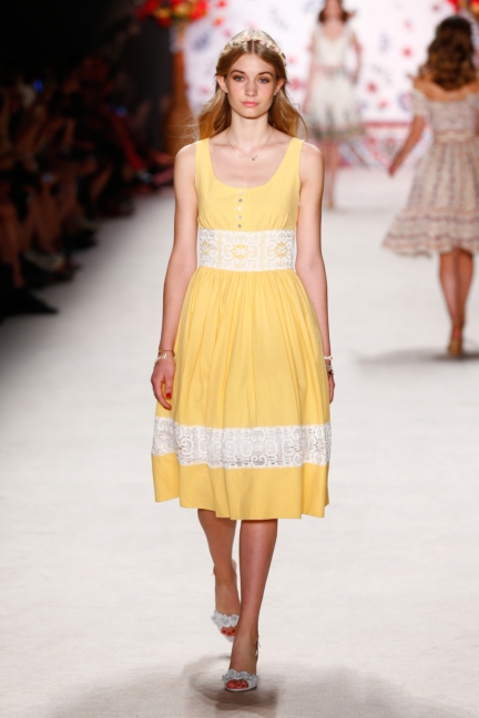 ss-2016_fashion-week-berlin_de_lena-hoschek_56194