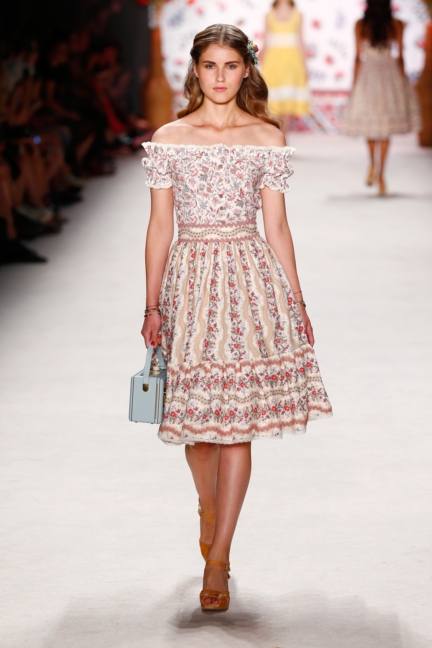ss-2016_fashion-week-berlin_de_lena-hoschek_56195