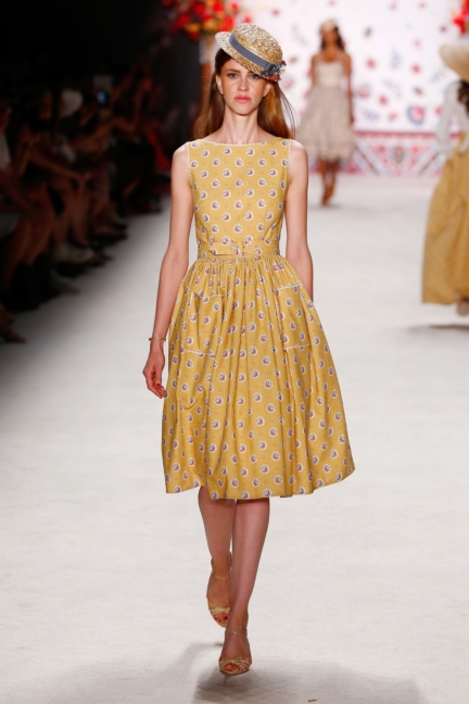 ss-2016_fashion-week-berlin_de_lena-hoschek_56197