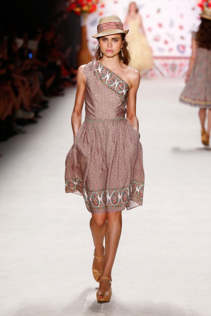 ss-2016_fashion-week-berlin_de_lena-hoschek_56200