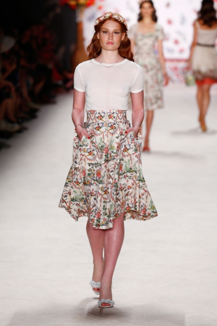 ss-2016_fashion-week-berlin_de_lena-hoschek_56203