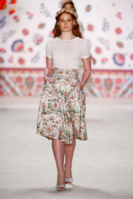 ss-2016_fashion-week-berlin_de_lena-hoschek_56204
