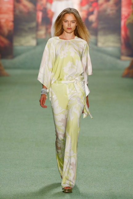 ss-2016_fashion-week-berlin_de_marc-cain_56477