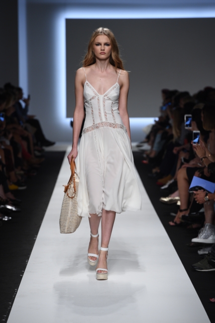 ermanno-scervino-milan-fashion-week-spring-summer-2016-runway-23