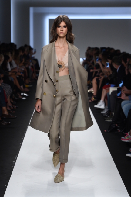 ermanno-scervino-milan-fashion-week-spring-summer-2016-runway-3