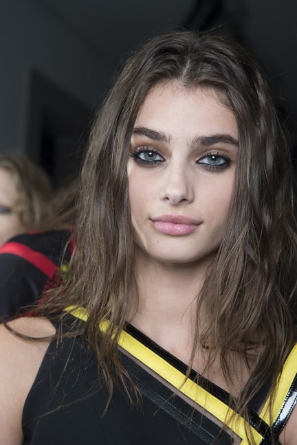 versace-milan-fashion-week-autumn-winter-2015-backstage-10