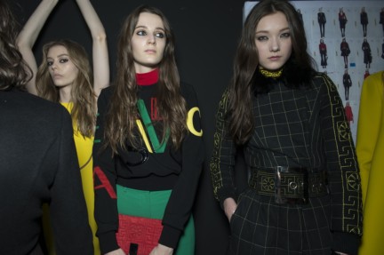 versace-milan-fashion-week-autumn-winter-2015-backstage-38