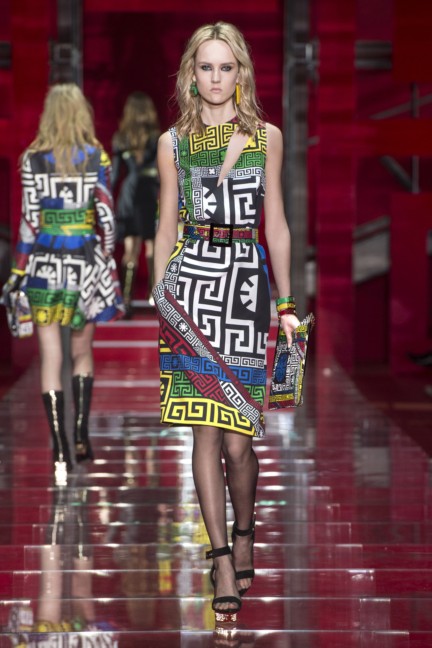 versace-milan-fashion-week-autumn-winter-2015-runway-front-21