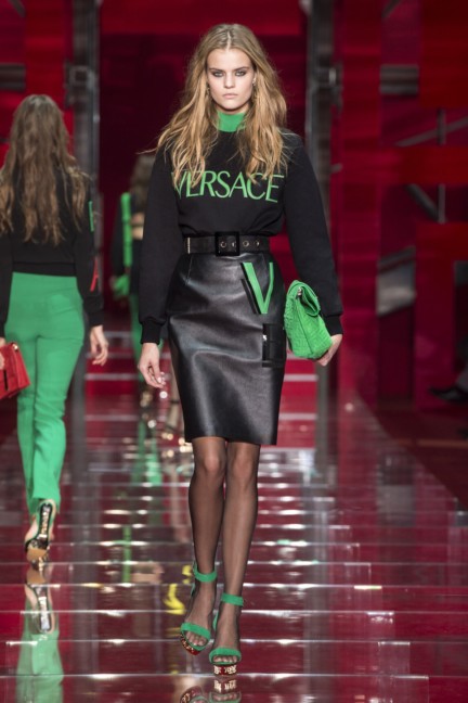 versace-milan-fashion-week-autumn-winter-2015-runway-front-29