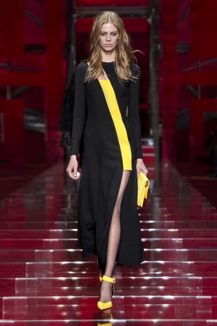 versace-milan-fashion-week-autumn-winter-2015-runway-front-37