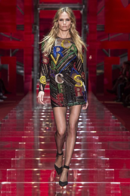 versace-milan-fashion-week-autumn-winter-2015-runway-front-52