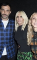 003_naomi-campbellriccardo-tiscimdonatella-versacefranca-sozzani_mnt_6755_r
