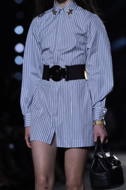 versace-milan-fashion-week-spring-summer-2016-show-detail-20