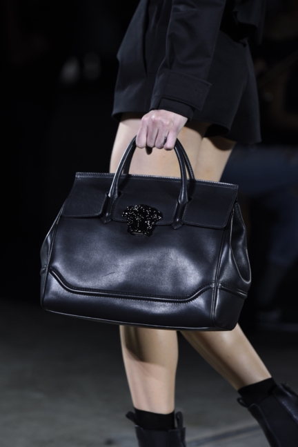 versace-milan-fashion-week-spring-summer-2016-show-detail-22