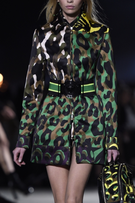 versace-milan-fashion-week-spring-summer-2016-show-detail-23