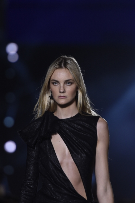versace-milan-fashion-week-spring-summer-2016-show-detail-38