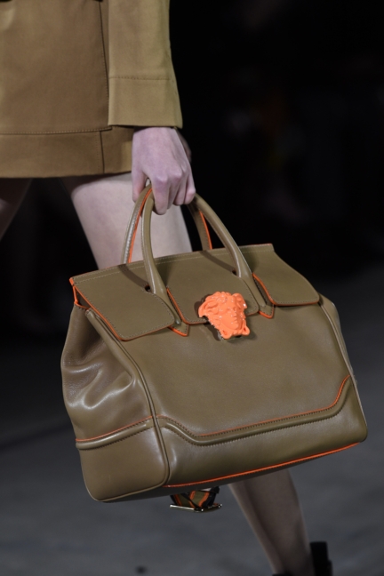versace-milan-fashion-week-spring-summer-2016-show-detail-4