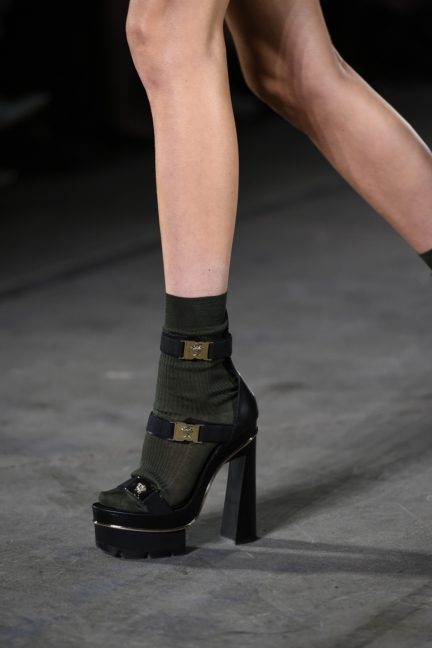 versace-milan-fashion-week-spring-summer-2016-show-detail-50