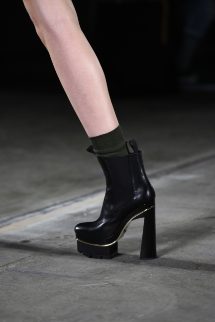 versace-milan-fashion-week-spring-summer-2016-show-detail-53