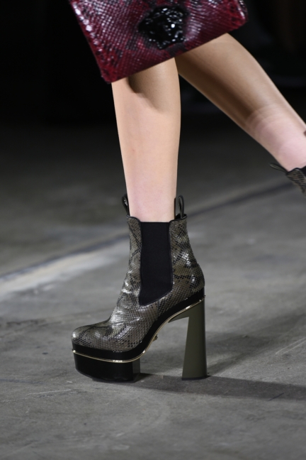 versace-milan-fashion-week-spring-summer-2016-show-detail-56