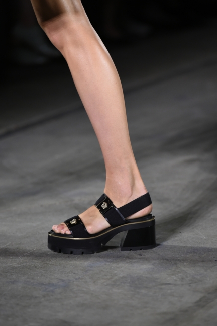 versace-milan-fashion-week-spring-summer-2016-show-detail-59