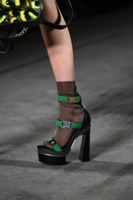 versace-milan-fashion-week-spring-summer-2016-show-detail-60