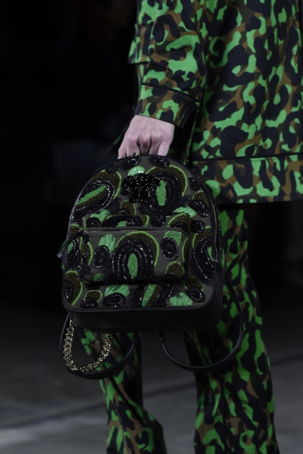 versace-milan-fashion-week-spring-summer-2016-show-detail-7