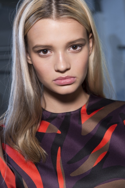 versace-milan-fashion-week-spring-summer-2016-backstage-11