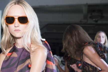 versace-milan-fashion-week-spring-summer-2016-backstage-114